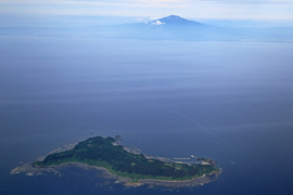 鳥海山と飛島